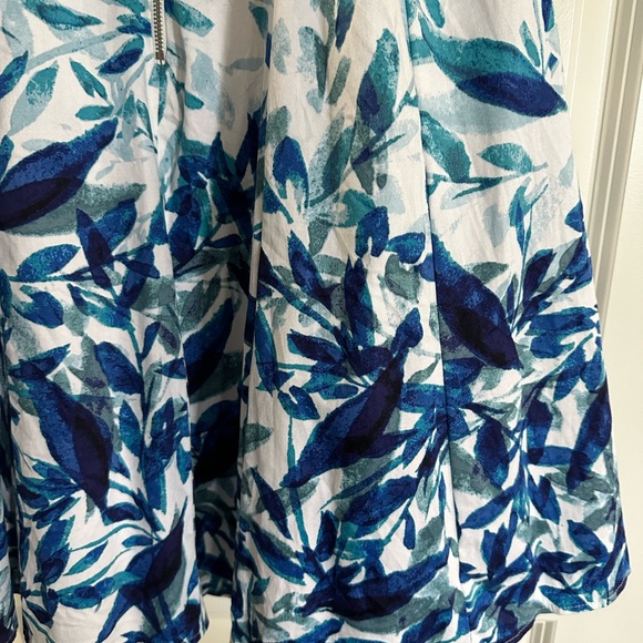 Melanie Lyne Blue and White Dress - Picture 3 of 7